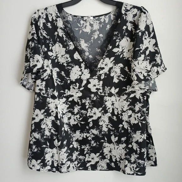 Tea Rose Womens Black Floral Blouse Size 3X Lace V Neck Trim Fluter Sleeve - Picture 2 of 10